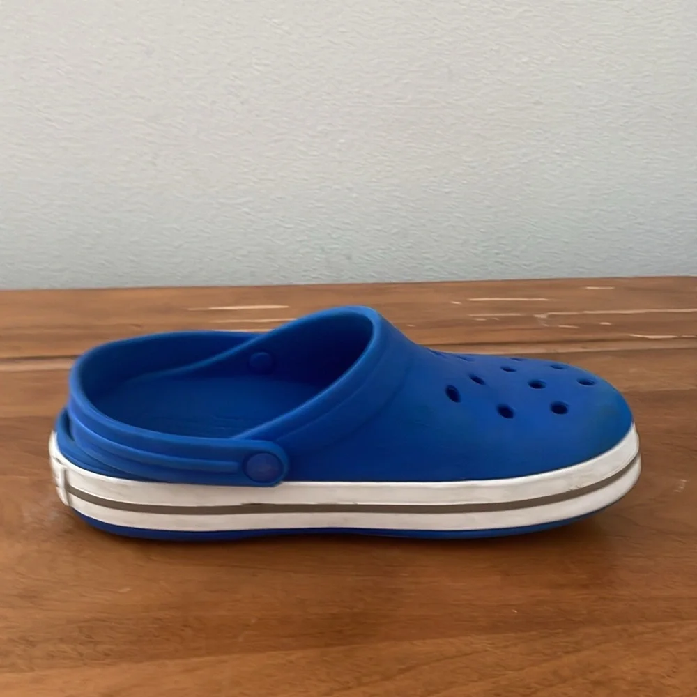 CROCS Blue and White Water Shoes Size 5